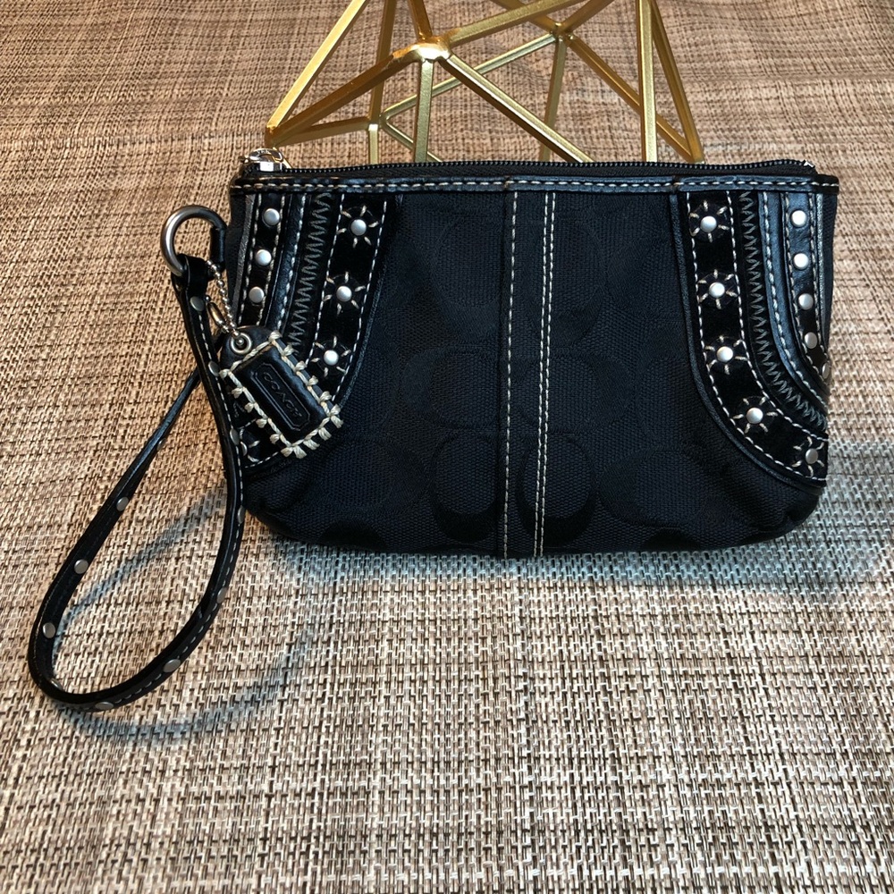 Coach Black leather zipped logo wallet.